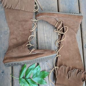 Minnetonka moccasin lace up Fringe boots